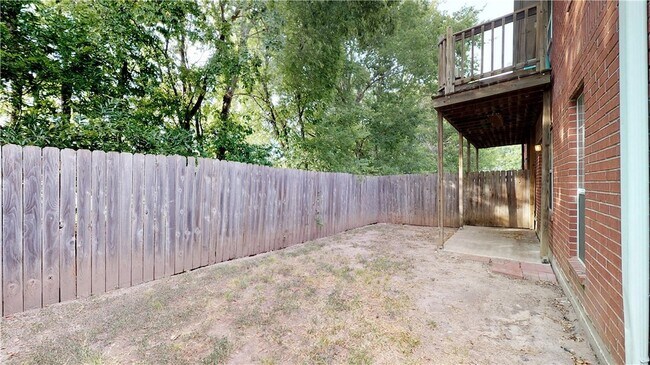 Building Photo - 1511 Hollow Hill Dr