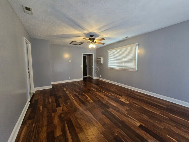 Building Photo - 6957 Bone Creek Dr