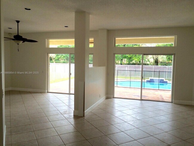 Building Photo - 4407 Laurel Ridge Cir