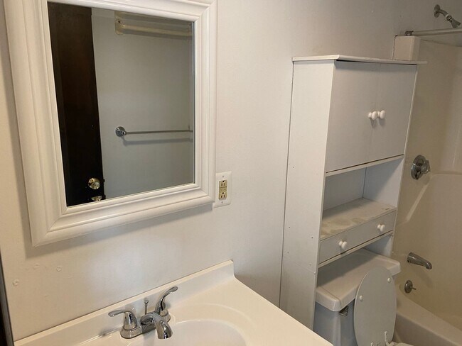 Building Photo - Nicely updated 3 bed near the Green Line in Brighton.