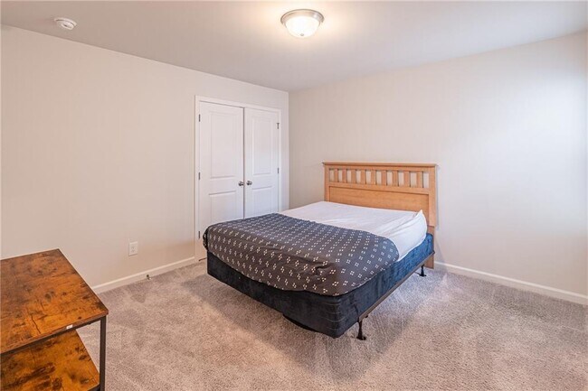 Building Photo - 1452 Villageside Ct