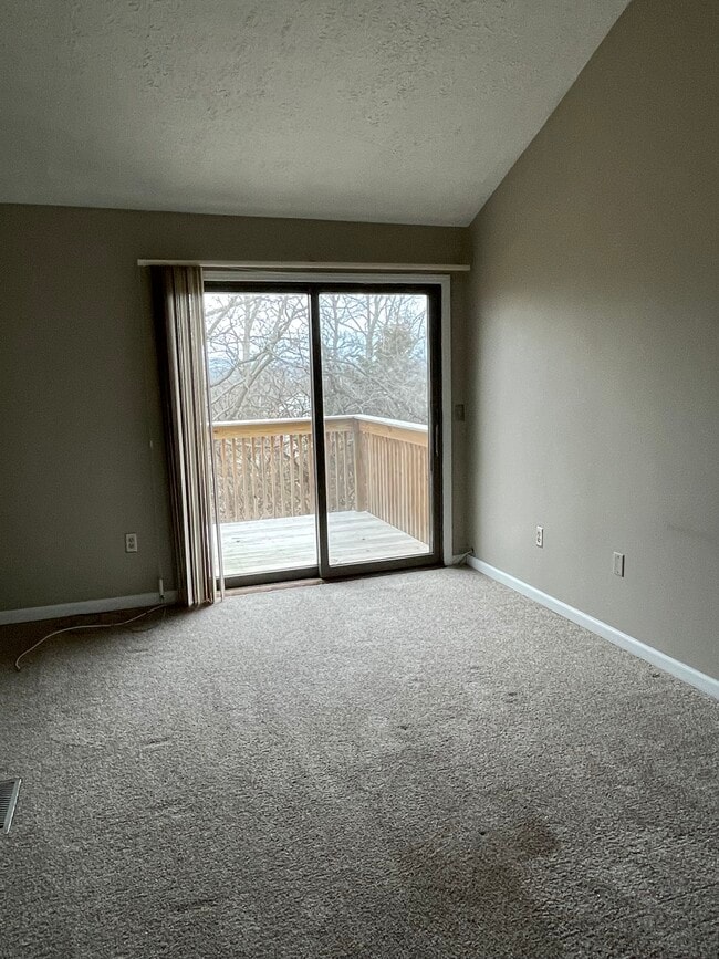 Building Photo - 1305 Camphill Way