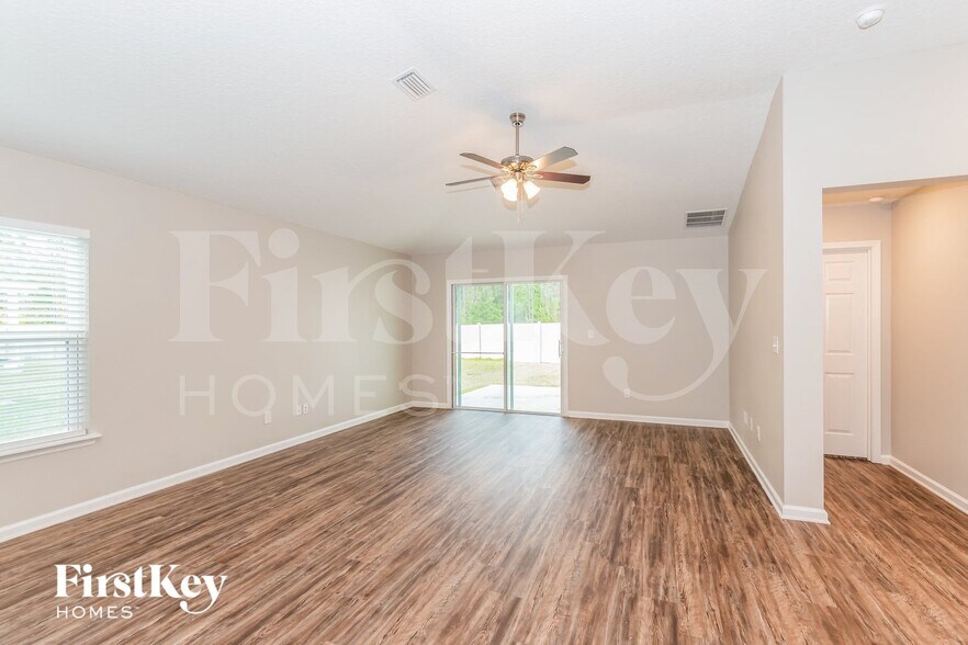 Building Photo - 9745 Bridgeway Ave