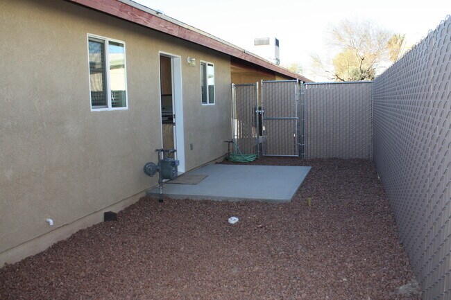 Building Photo - Flint Duplex