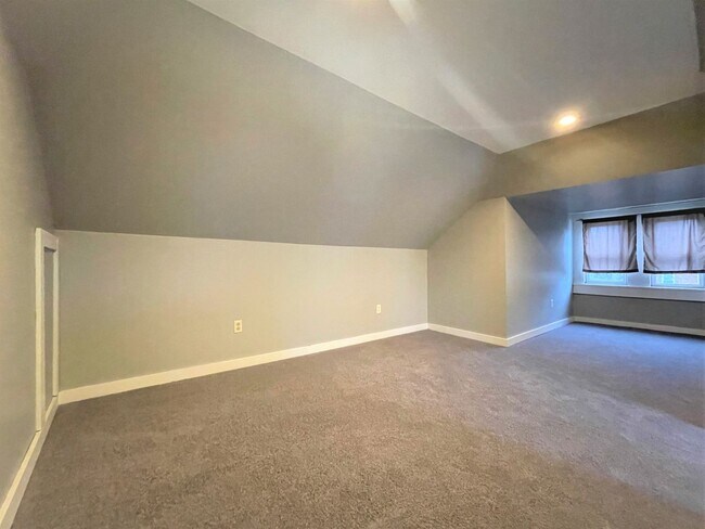 Building Photo - 381 Alden Ave