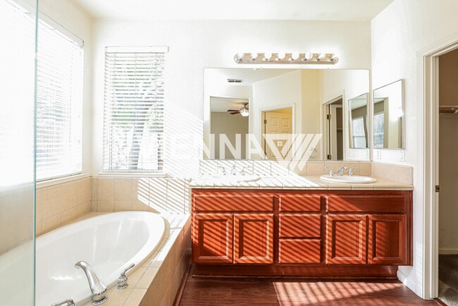 Building Photo - 2608 Lark Sparrow Way