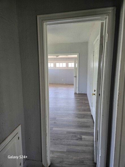 Building Photo - 1102 S Western St