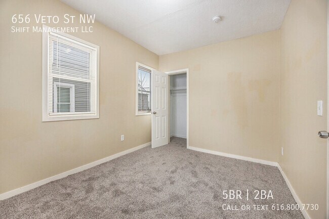 Building Photo - 656 Veto St NW