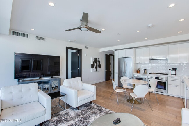 Building Photo - 4422 N 75th St