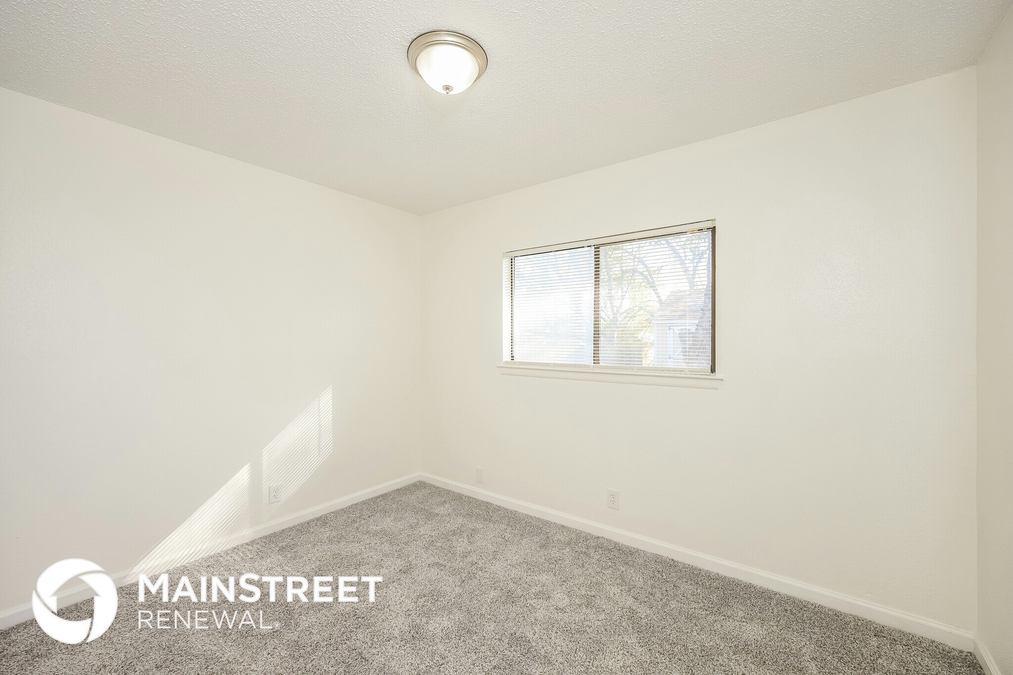 Building Photo - 5050 Gordon Cooper Dr