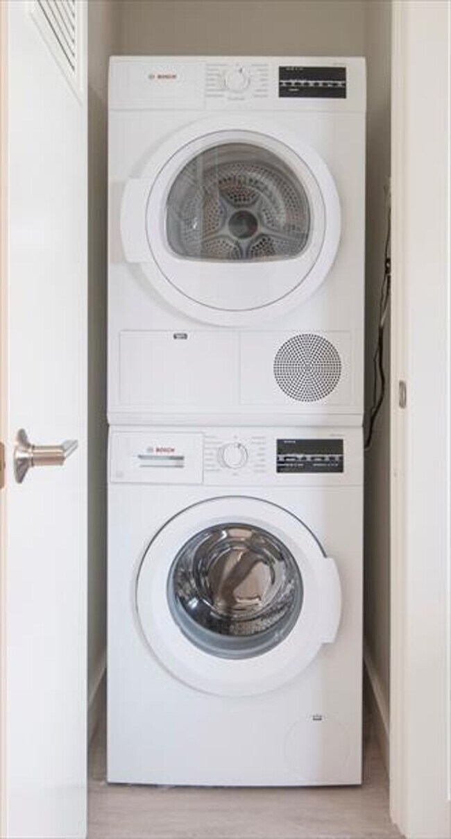 Building Photo - 8 Harrison Ave