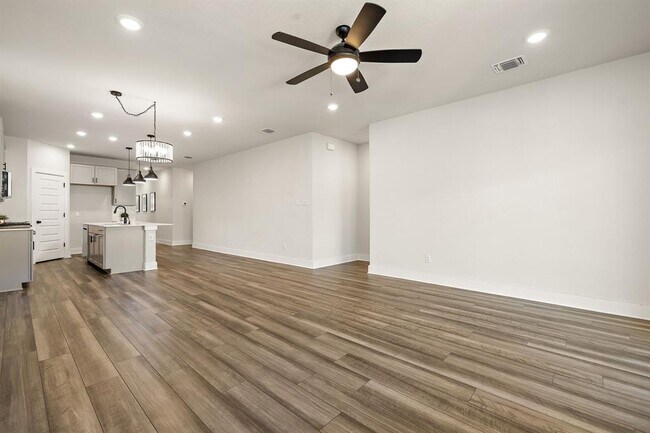 Building Photo - 113 Lyrebird Ln