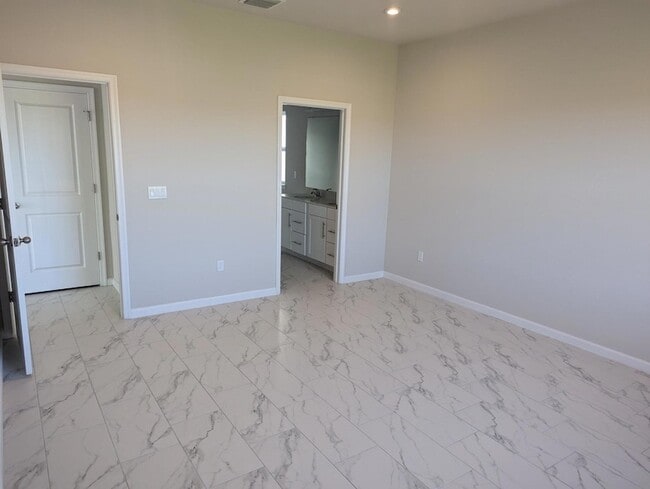 Building Photo - 10579 SW Vasari Way