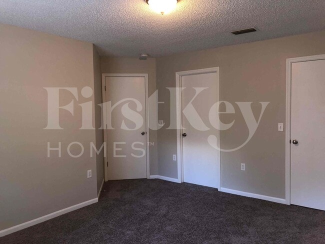 Building Photo - 2137 Featherwood Dr W