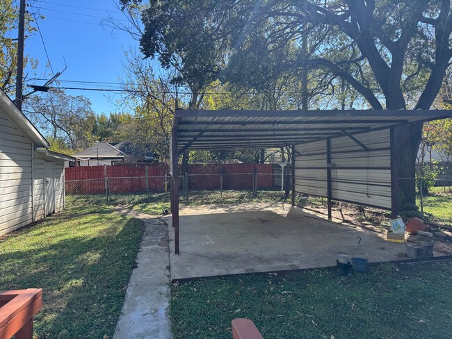 Building Photo - Adorable Cleburne Cottage
