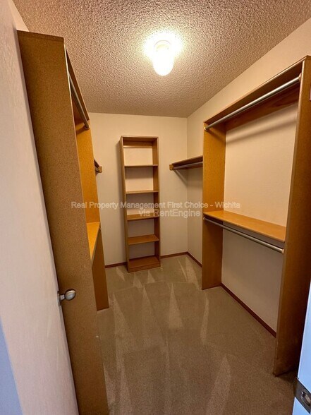 Building Photo - 748 Reflection Lake