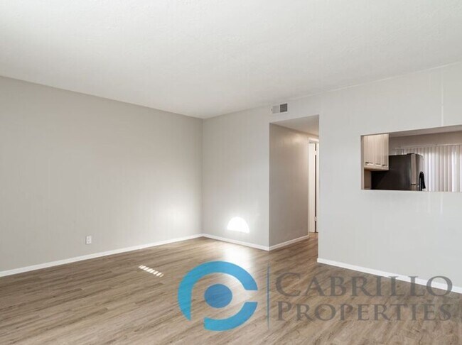 Building Photo - 595 7th St