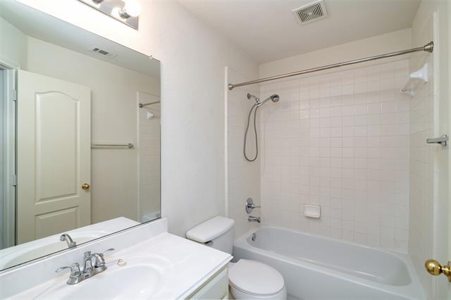 Building Photo - 1621 Oak Brook Ln