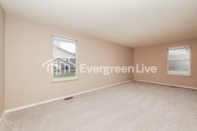 Building Photo - 4727 Stonehedge St