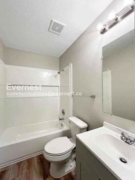 Building Photo - 886 Acorn Cove