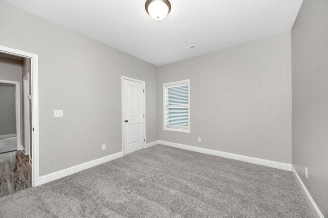 Building Photo - 153 Cherry Laurel Dr