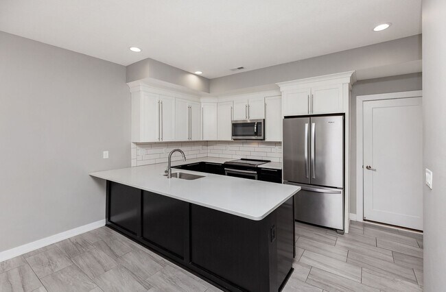 Building Photo - GREAT LOCATION!! 3 Bedroom, 2.5 Bathroom Townhome in Waukee!