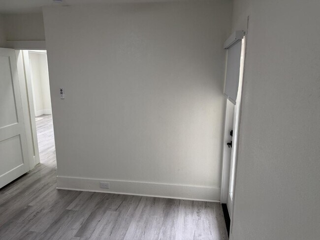 Building Photo - 537 Sunset Blvd
