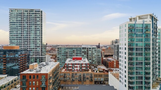 Building Photo - 1631 S Michigan Ave