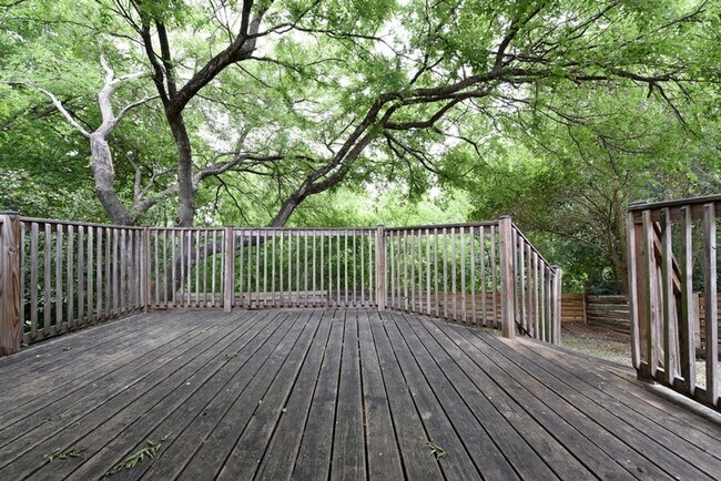 Building Photo - LARGE DECK  |  MATURE TREES  |  GREAT LOCA...