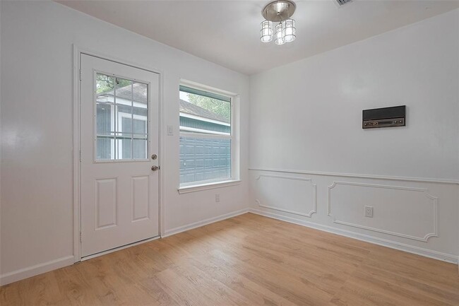 Building Photo - 25303 Lynbriar Ln