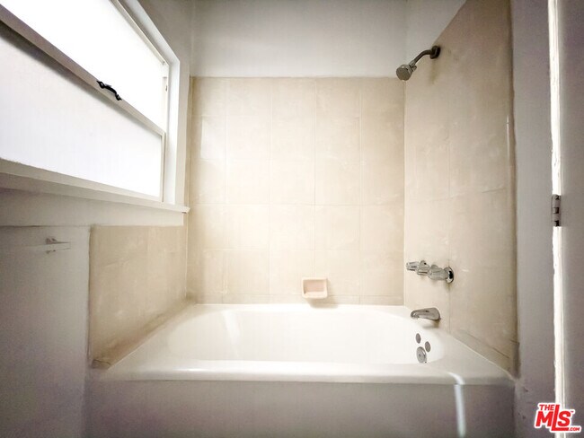 Building Photo - 504 S Rampart Blvd