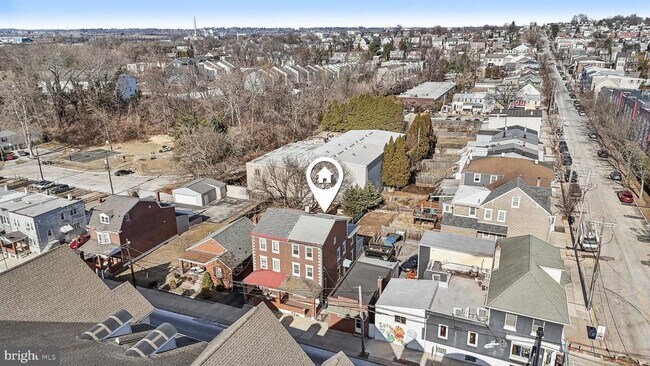 Building Photo - 309 W Elm St