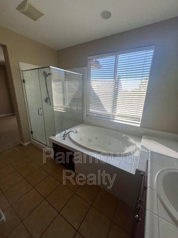 Building Photo - 612 Carrington Ct
