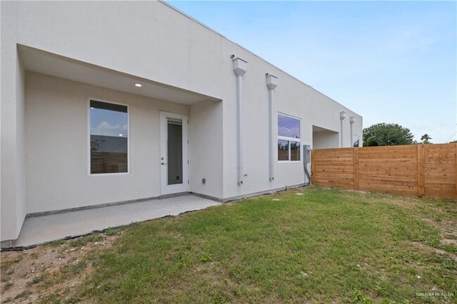 Building Photo - 1216 N Lincoln Ave