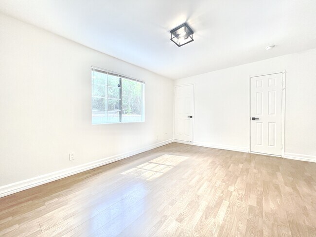 Building Photo - 6146 1/2 Mesa Avenue