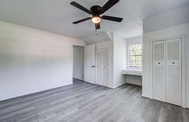 Building Photo - 808 Stone Mountain Dr