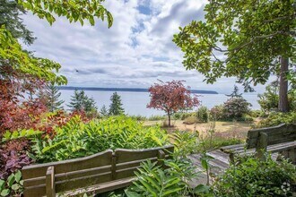 Building Photo - Gorgeous Langley Home With Water View and ...