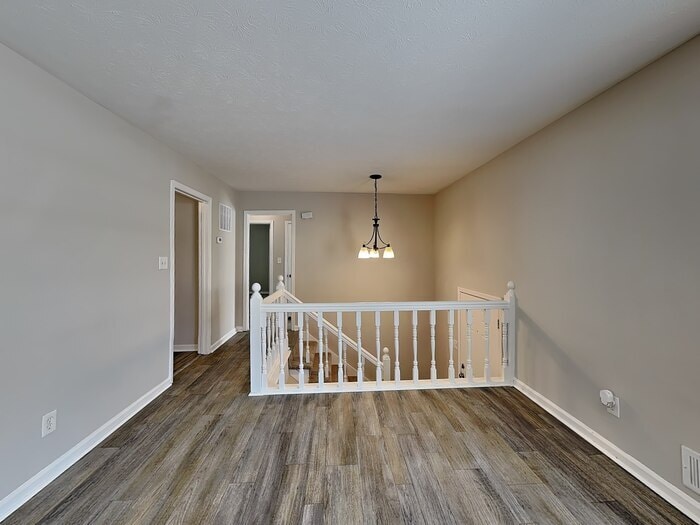 Building Photo - 2252-2257 7 Oaks Cir