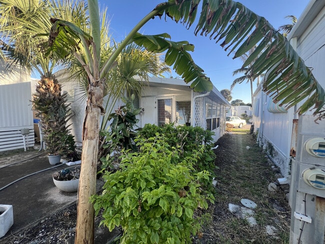 Building Photo - 21 Ruthmary Ave