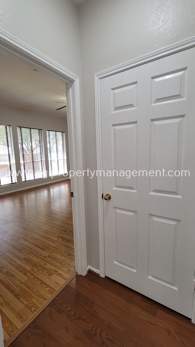 Building Photo - 1403 Lighthouse Ln