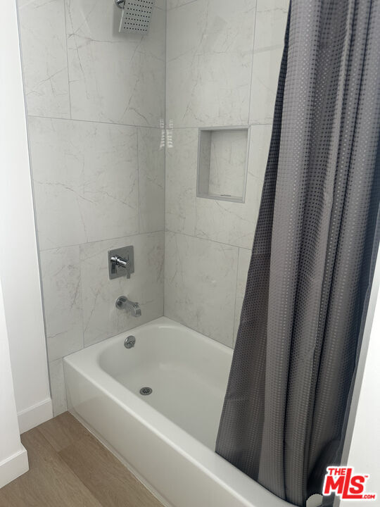 Building Photo - 228 S Doheny Dr