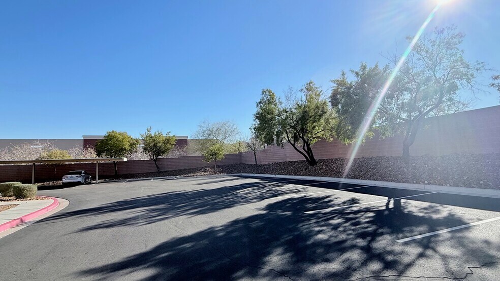 Building Photo - 2291 W Horizon Ridge Pky