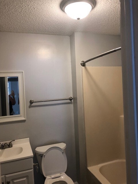 Building Photo - One Bedroom House with a study right off o...