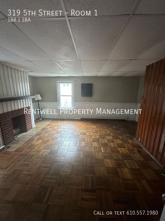 Building Photo - 319 5th St