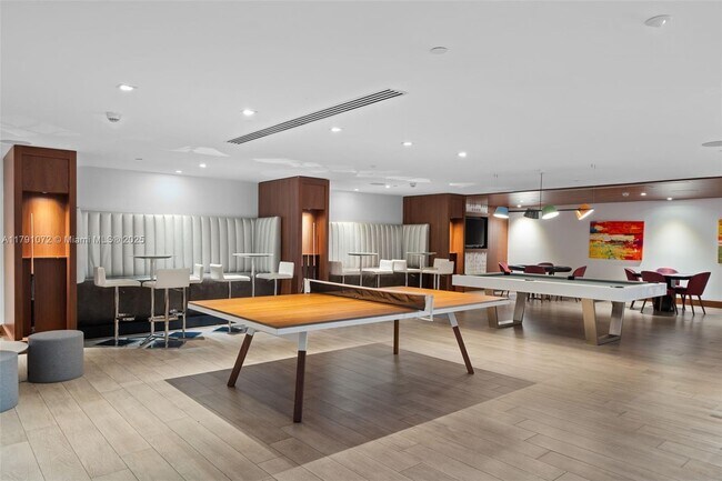 Building Photo - 300 Sunny Isles Blvd