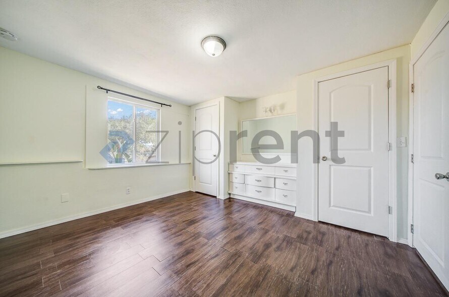 Building Photo - 2540 Sistina St