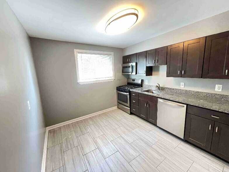 Building Photo - 5603 Hilltop Ave