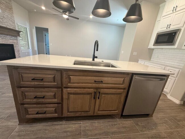 Building Photo - 8401 HazelWood Wy