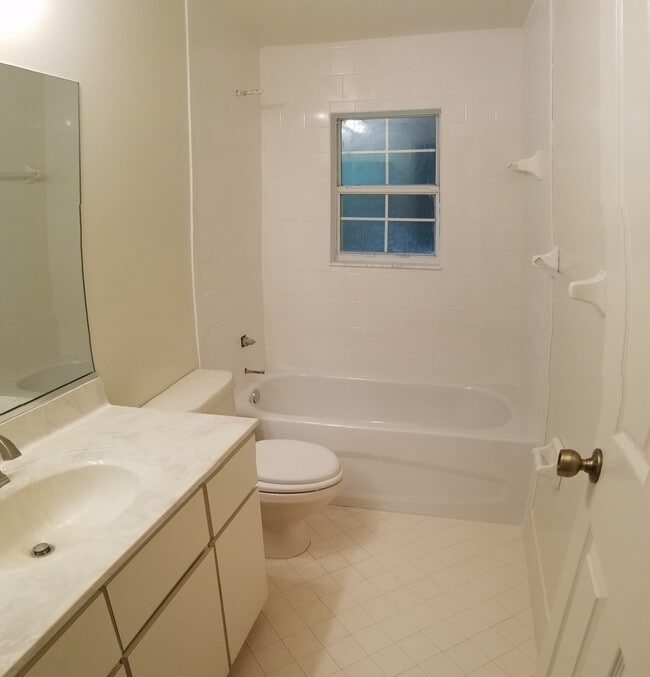 Building Photo - 5290 SW 89th Pl