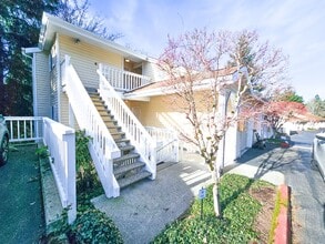 Building Photo - Coming Soon! Cozy top floor 2 Bed, 2 Bath ...